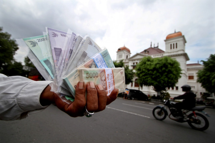 <i>Ssst</i>..Tukar Uang Ya di Bank!