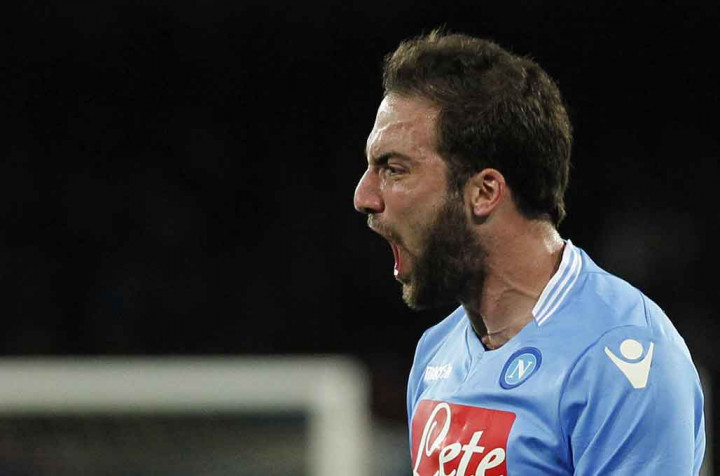 Presiden Napoli Bantah Kepindahan Higuian