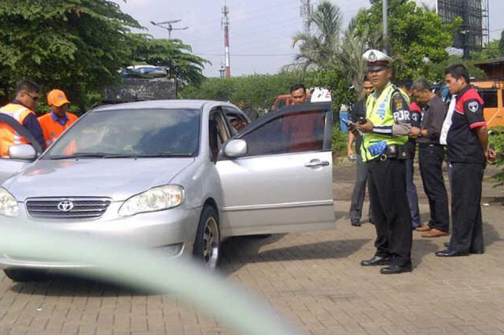 Pria Ini Tewas dalam Mobilnya di Tol Cawang