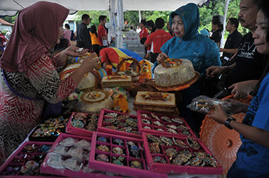 Warga Bengkulu Serbu Pasar Murah