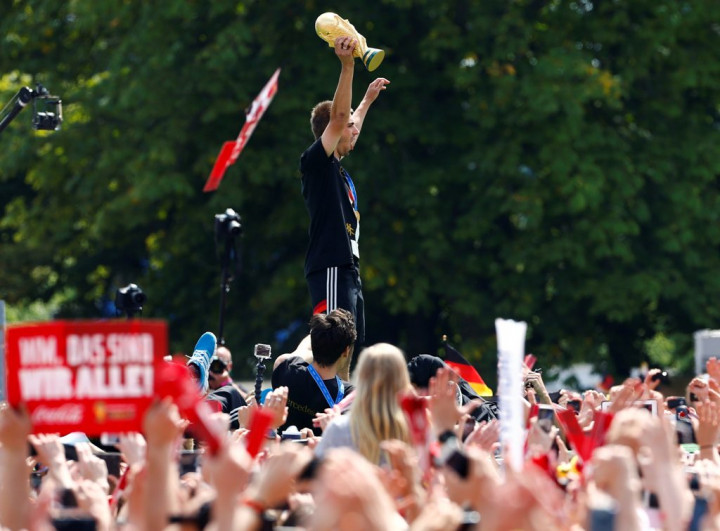 Philipp Lahm Putuskan Pensiun 