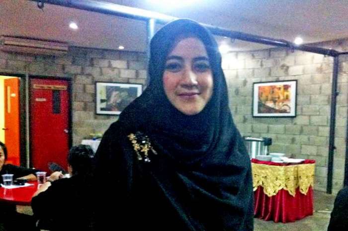 Nonton Film Kisah Uje, Pipik Tak Henti Menangis