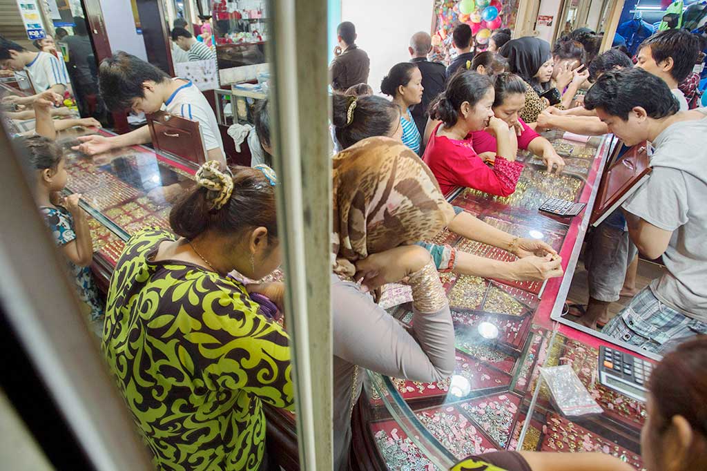 Jelang Lebaran Jual Beli Emas Meningkat