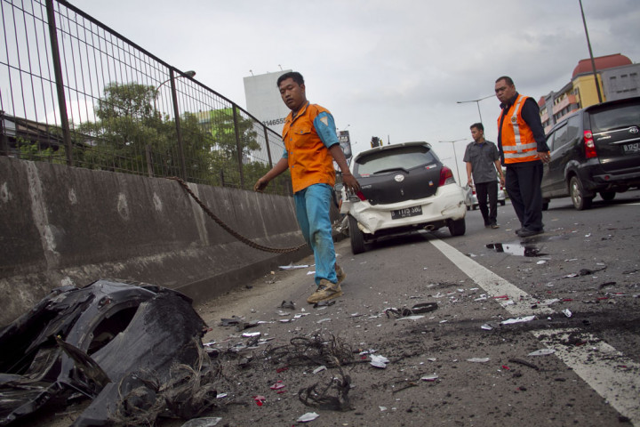 Truk Box Tabrak Kontainer di Tol Bekasi, 1 Orang Tewas Seketika