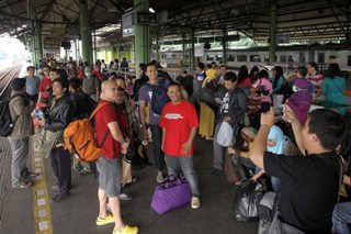 Puncak Arus Mudik di Stasiun Gambir Diprediksi Mulai Hari Ini