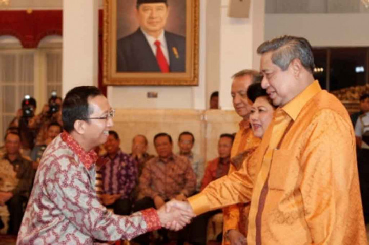 Masyarakat Karawang Terima Wakaf Alquran