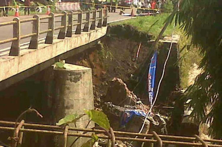 Jembatan di Ciamis Amblas, Jalur Selatan Dialihkan ke Tasik