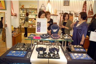 Tak Ada Emas, Perak Pun Jadi