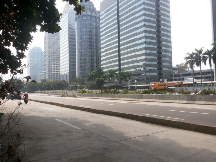 <i>Wuzz</i>...Jalan Jenderal Sudirman dan Pancoran Lengang