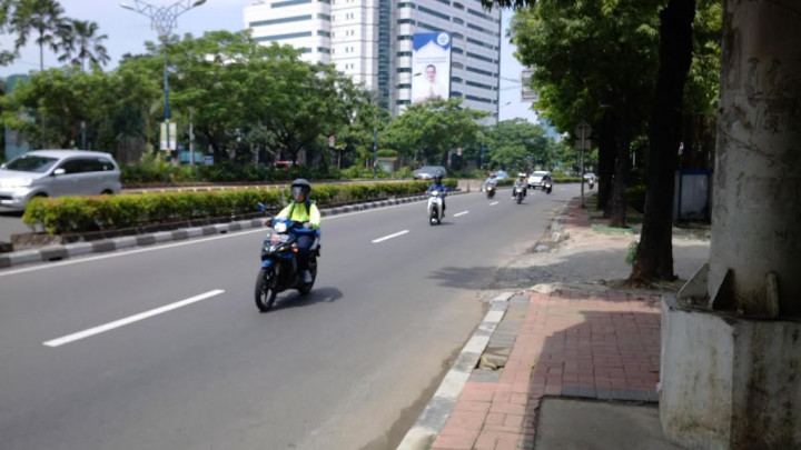 Lenggang, Pengendara Mobil Tancap Gas di Jalan Rasuna Said
