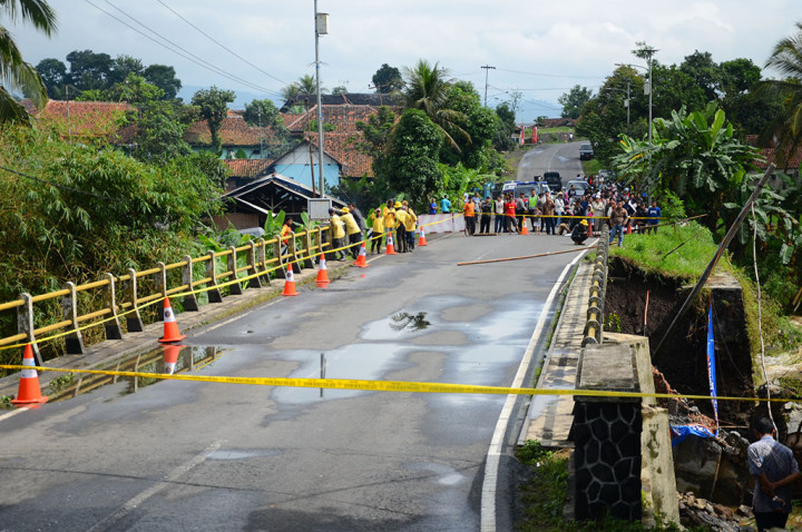 Dibuka Satu Arah, Kapolri Tinjau Langsung Jembatan Cibaruyan  