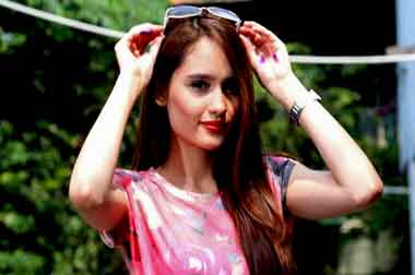 Cinta Laura Selalu Rindu Suasana Lebaran di Indonesia