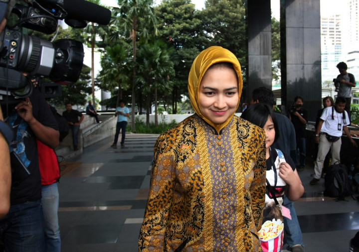 Lebaran, Airin & Anak Kompak Berbaju Kembar ke Rutan KPK