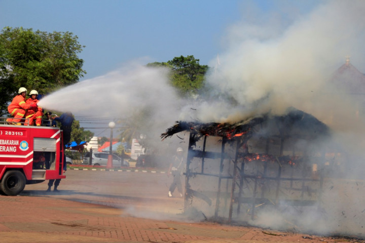 Libur Lebaran, Petugas Damkar Tetap Siaga I