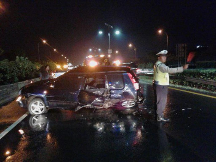 Nissan Xtrail Alami Kecelakaan di Tol Kamal