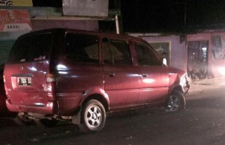 Mobil Kijang Alami Kecelakaaan di Puncak