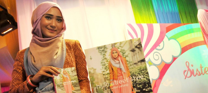 Rawat Rambut Berhijab ala Dian Pelangi 