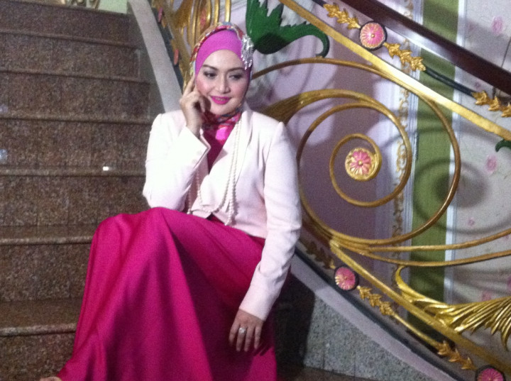 Lebaran, Eddies Adelia Siapkan Baju untuk Suami