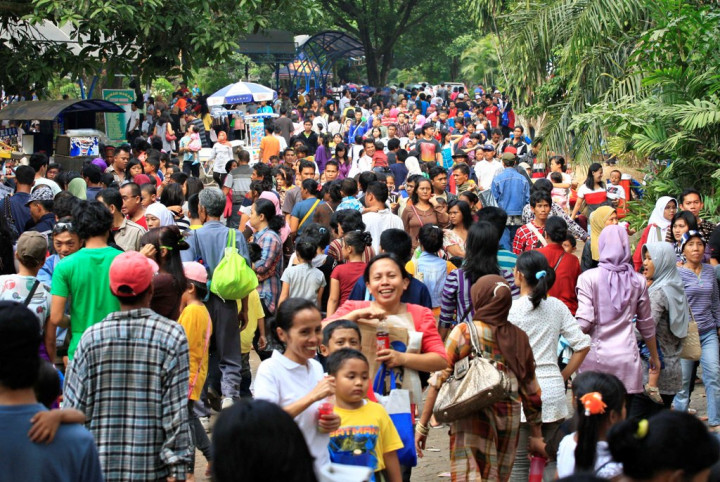 Pengunjung Ragunan Capai 165 Ribu Orang