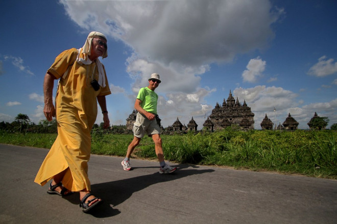 Berjalan kaki membuat Anda bisa mengurangi lemak --  ANTARA FOTO/Noveradika