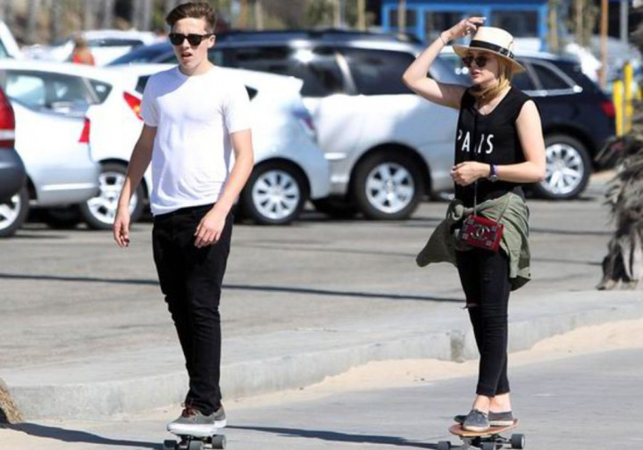 Putra David Beckham Kencani Chloe Moretz