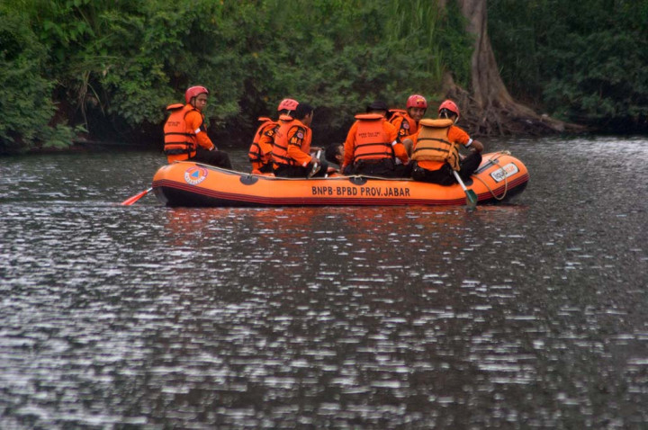 Main Perahu Wisata, Ayah dan Anak Tenggelam di Setu Cikaret