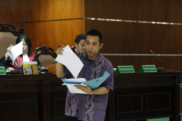 Bacakan Pledoi, Hendra si OB Mohon Keringanan Hukuman