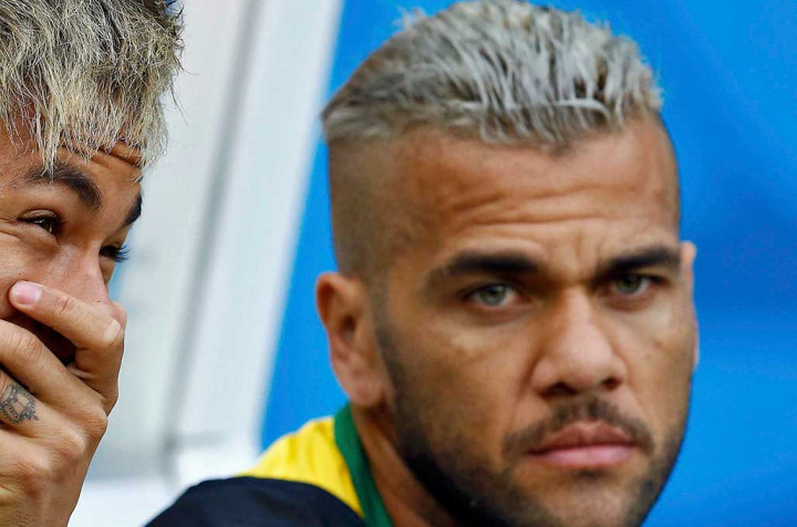 Pelatih Barcelona tidak Izinkan Alves Hengkang