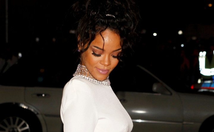 Rihanna Ingin Beli Klub Sepakbola Inggris