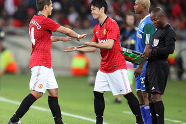 Atletico Madrid Siapkan 32 Juta Pounds untuk Chicharito dan Kagawa