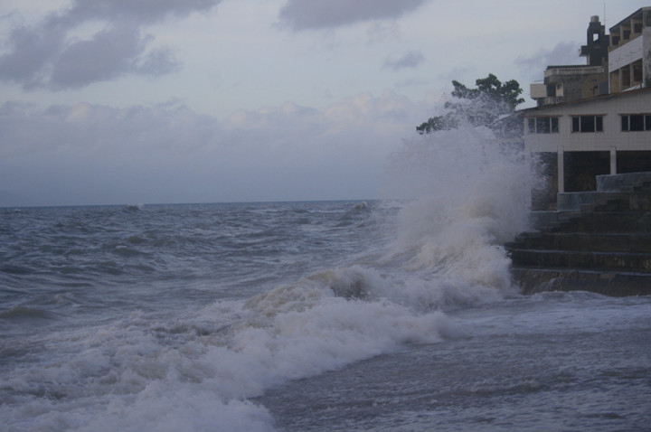 Gelombang Tinggi 5 Meter, Pelayaran di NTT Lumpuh