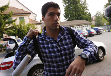 Iniesta Pastikan Suarez tidak Sabar Bermain untuk Barcelona