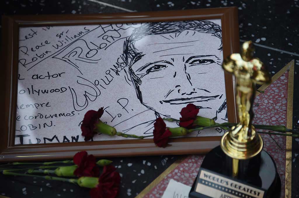 Duka Cita untuk Almarhum Robin Williams Terus Mengalir