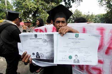 Polda Riau Didesak Ungkap Ijazah Palsu Anak Gubernur