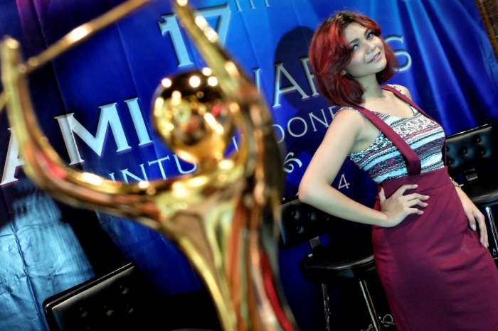 Citra Scholastika Tertantang Berambut Perak 