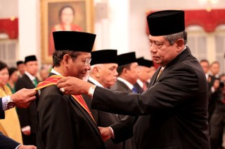 Presiden Anugerahkan Bintang Mahaputra kepada Menteri dan Pimpinan Lembaga Negara