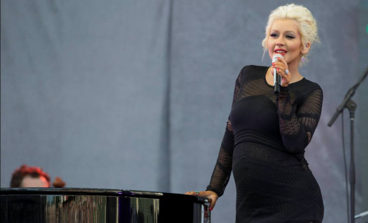 Usai Melahirkan, Christina Aguilera Bugil di Playboy