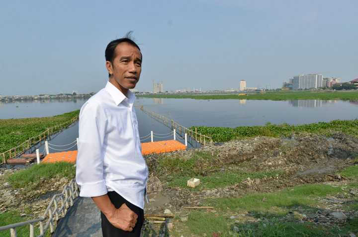 Jokowi Dorong Pemindahan Jalur Logistik ke Laut