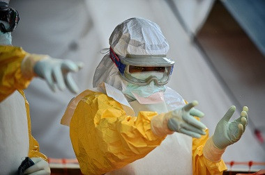 Tiga Dokter Afrika Jalani Perawatan Eksperimental Ebola