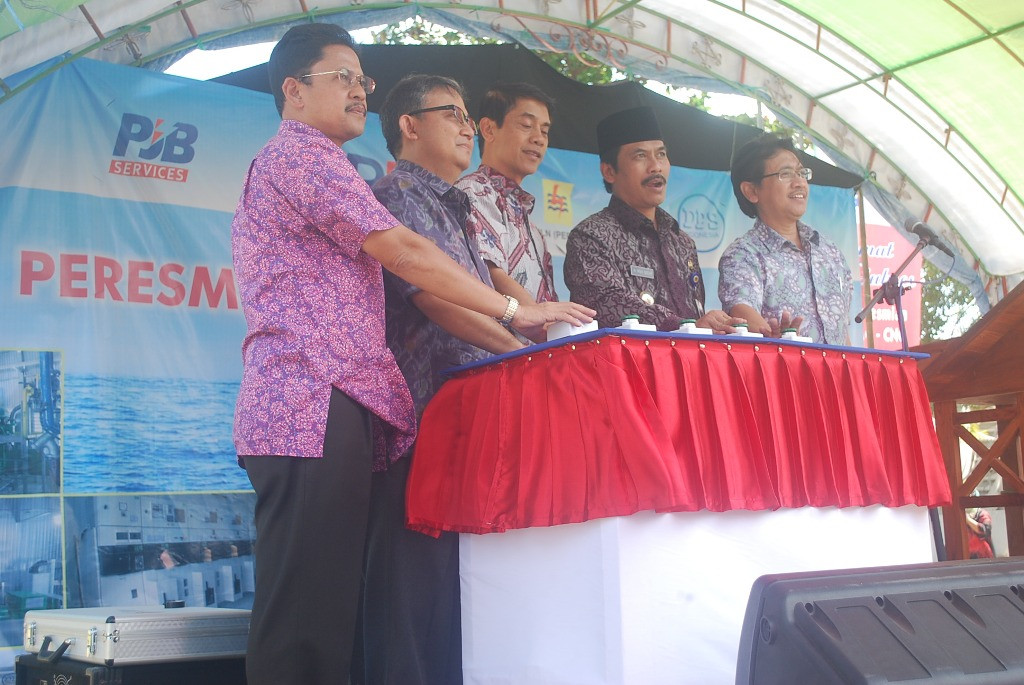 PLN meresmikan PLTMG CNG Bawean--MI/Ahmad Yakub