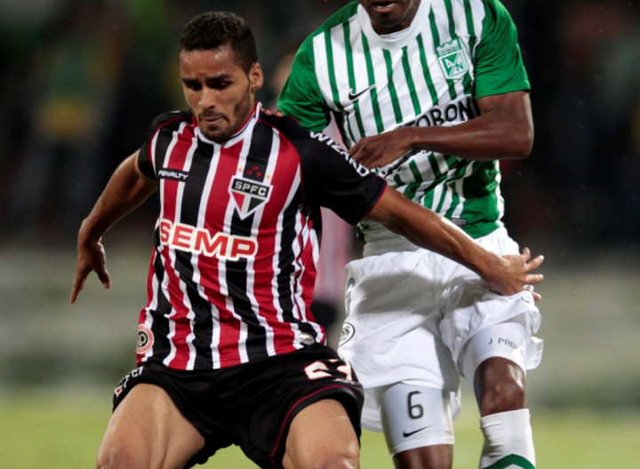 Tawaran Terakhir Barca untuk Douglas