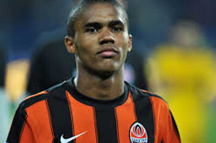 Douglas Costa Incar Arsenal dan Manchester United