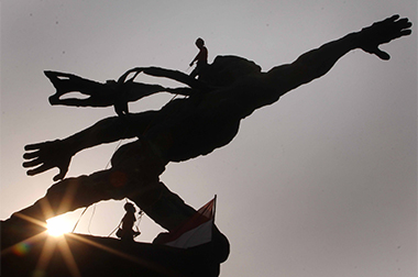 Bersihkan Patung Pancoran Butuh Waktu Satu Bulan