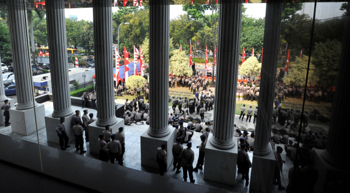Aparat Keamanan Harus Bisa Bebaskan MK dari Tekanan Massa