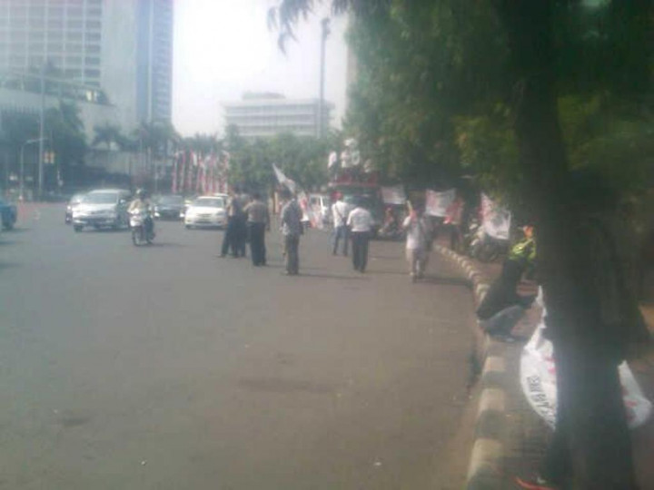 Puluhan Pendukung Prabowo-Hatta Tiba di HI