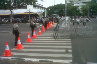 Jelang Putusan MK, Aparat Gabungan Patroli Keliling Kota