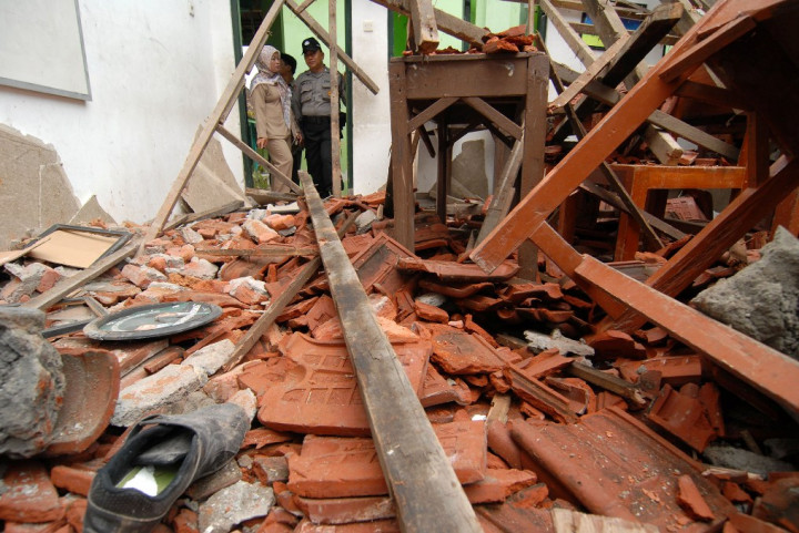  SD di Jambi Ambruk, Belasan Siswa Terluka 