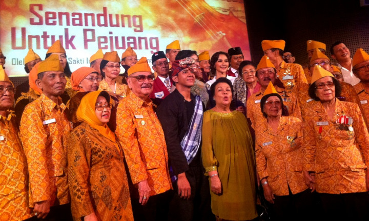 Maudy Koesnaedi, Pertama Kali Nyanyi Keroncong sambil Dansa