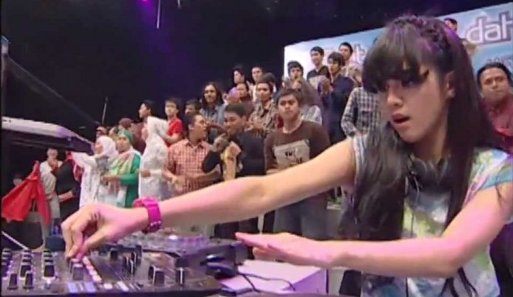 Mengintip Koleksi Berlian DJ Una