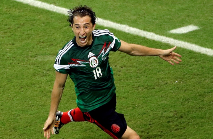 PSV Pinjam Gelandang Valencia